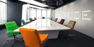 10 bunte Office Sessel am Konferenztisch im Großraumbüro Stressless Home Office Aktion